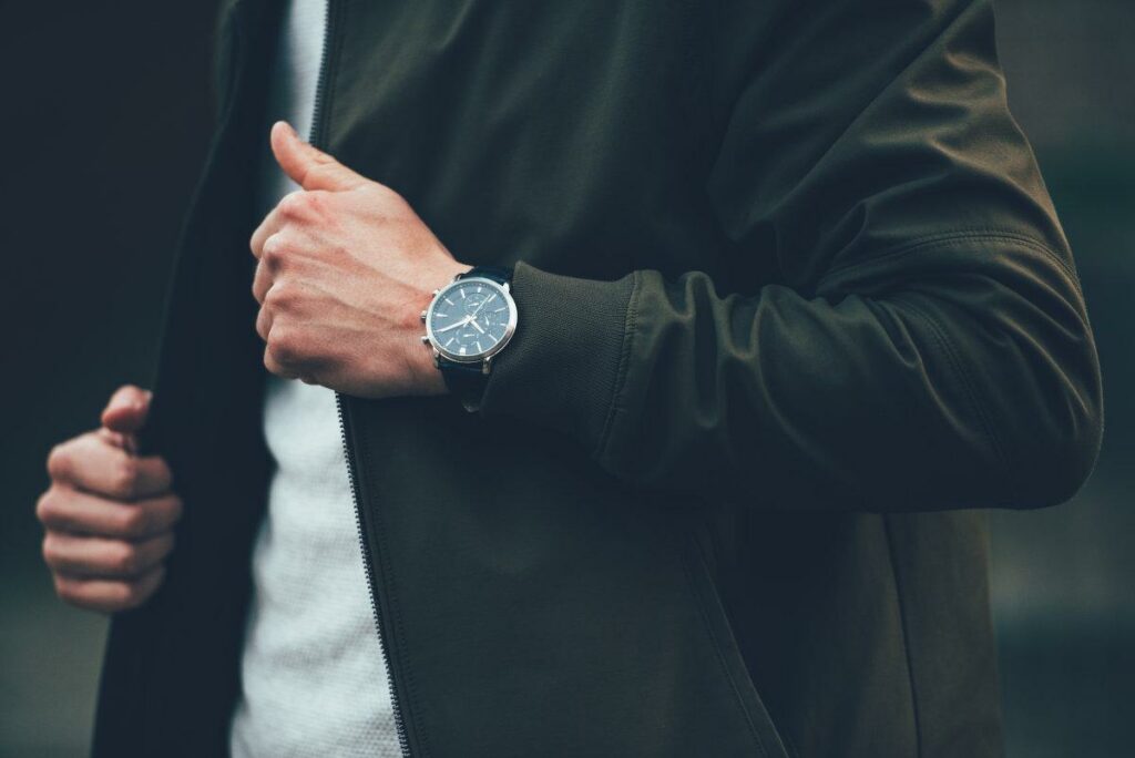 Laikrodis ant vyro rankos