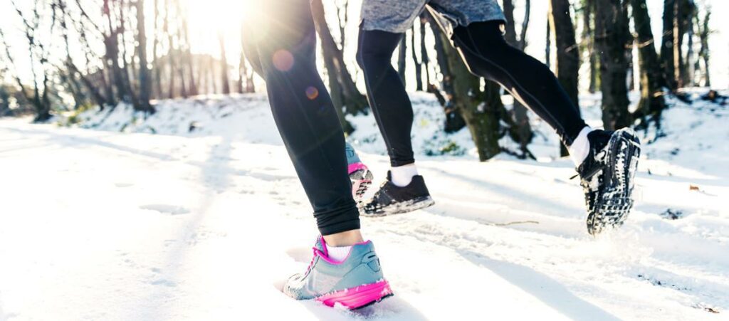 Bėgančios žiemą moterys